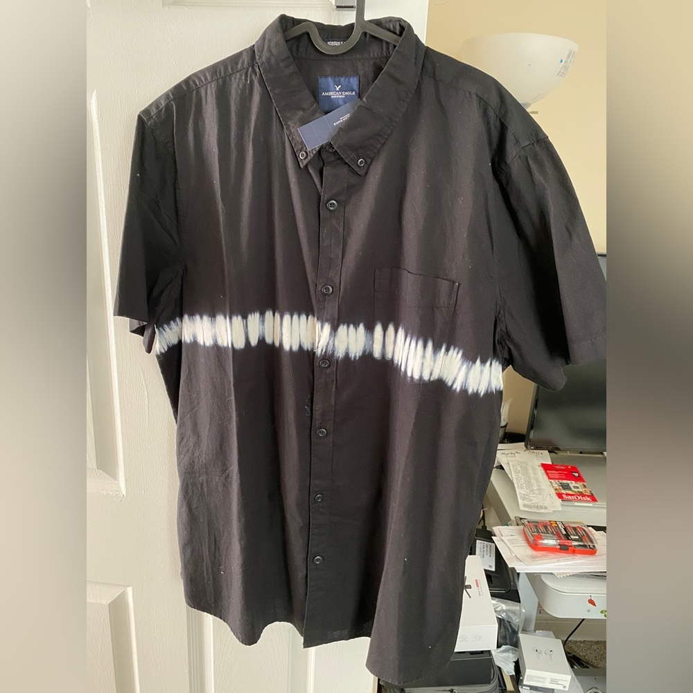 American Eagle Men Short Sleeves Shirt. Size XXL